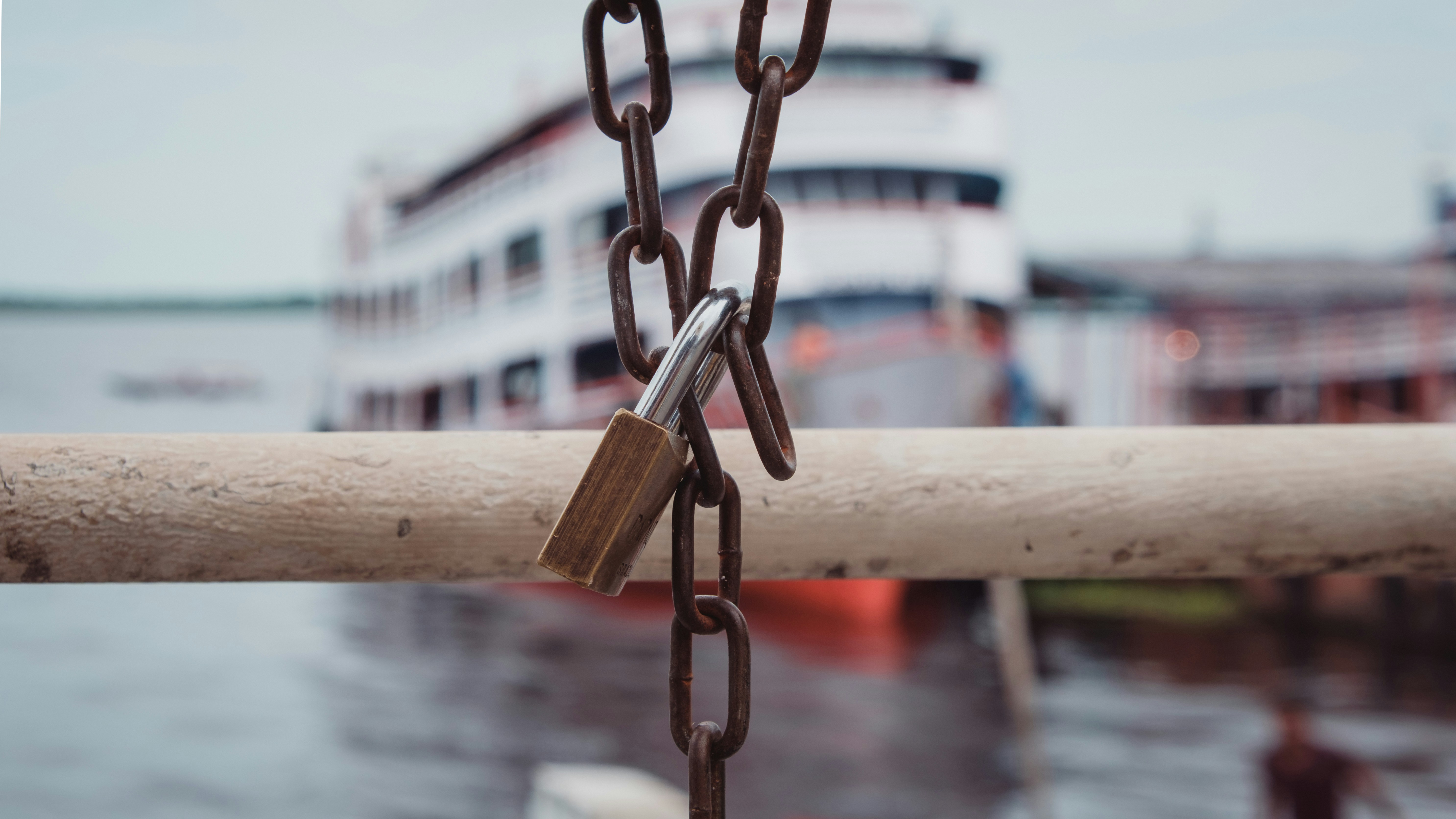 A chain and lock in front of a ship